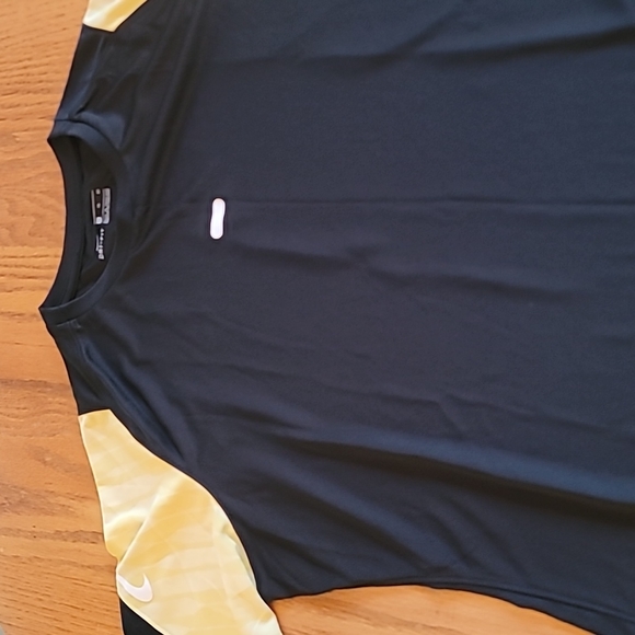 Women's Dri fit active shirt. - Picture 2 of 6